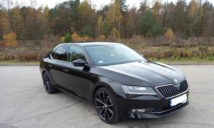 Skoda Superb cena 79900 przebieg: 155500, rok produkcji 2018 z Wołomin małe 379